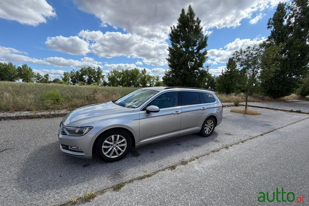 2015' Volkswagen Passat Variant photo #2