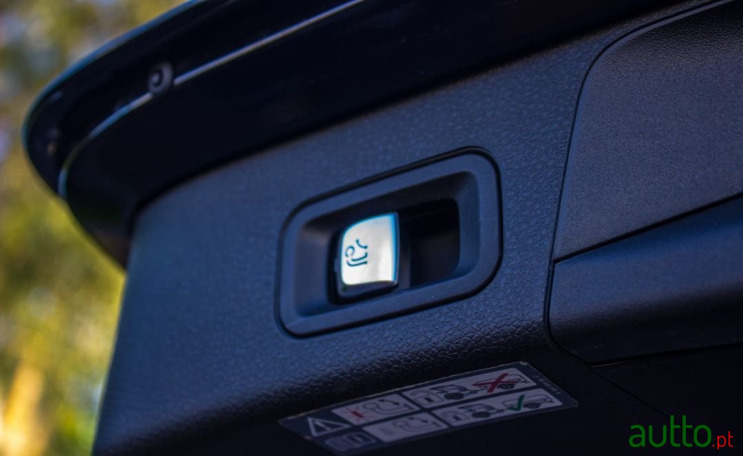 2016' Mercedes-Benz C-220 photo #2