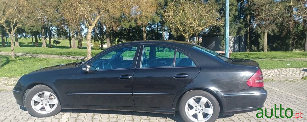 2005' Mercedes-Benz E 220 photo #3