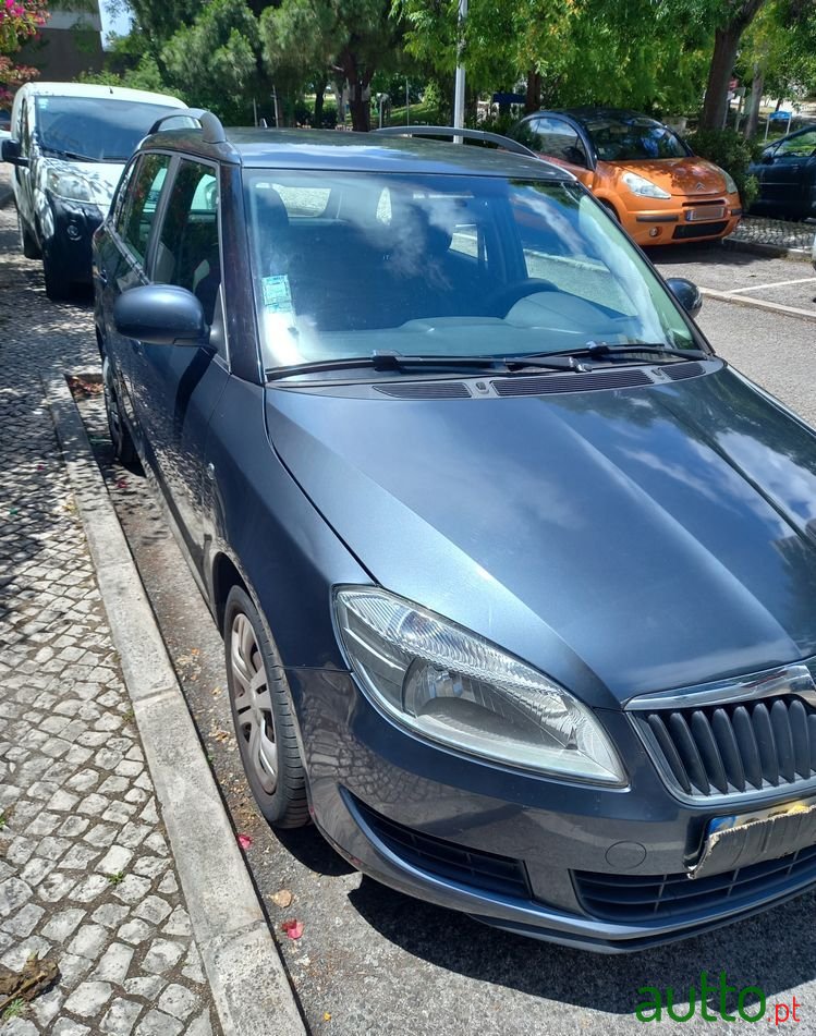 2010' Skoda Fabia Break photo #3