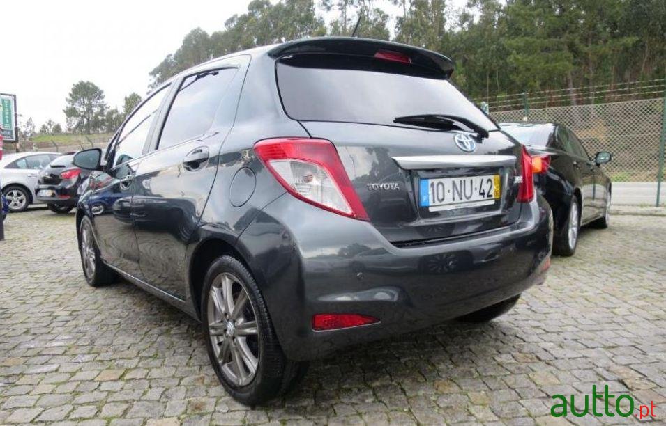 2013' Toyota Yaris photo #2
