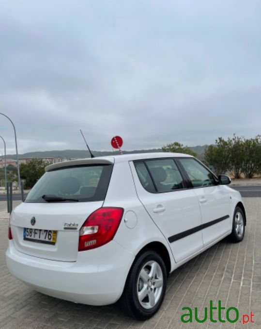 2008' Skoda Fabia photo #2