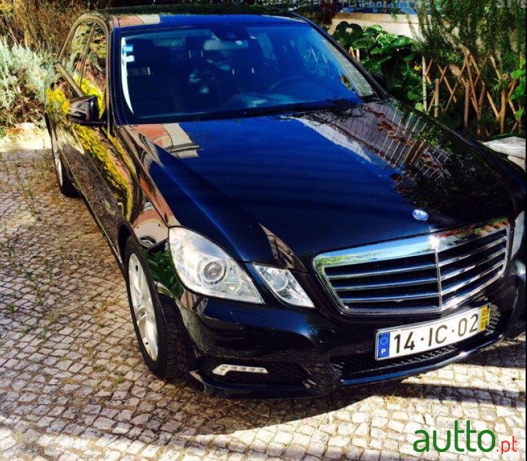 2009' Mercedes-Benz E 250 Cdi Avantgarde photo #1
