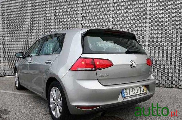 2015' Volkswagen Golf photo #2