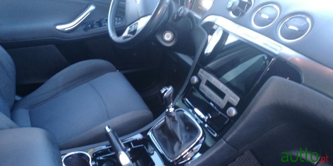 2009' Ford S-Max Titanium photo #2