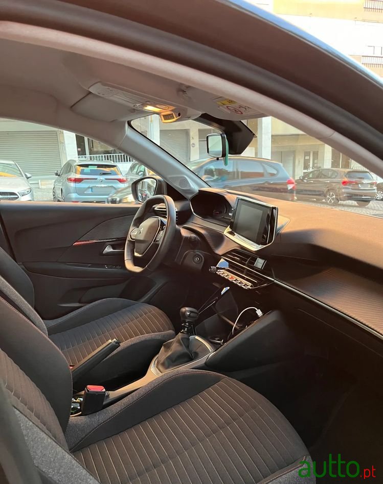 2019' Peugeot 208 photo #2