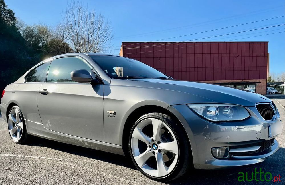 2011' BMW 320 D Xdrive Coupe photo #2