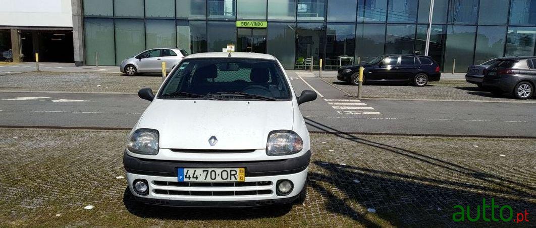 1999' Renault Clio 1.9 D Rxe photo #2