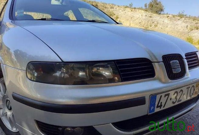 2002' SEAT Leon photo #2