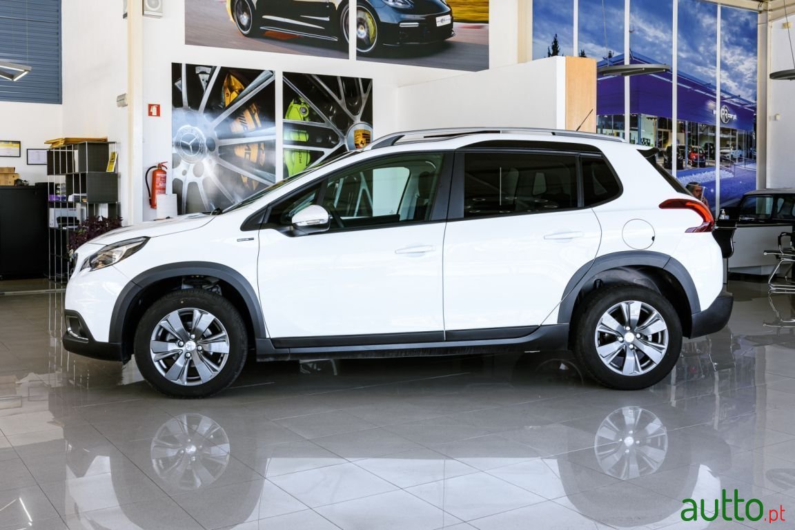 2019' Peugeot 2008 photo #3