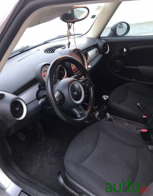 2011' MINI Cooper D photo #1