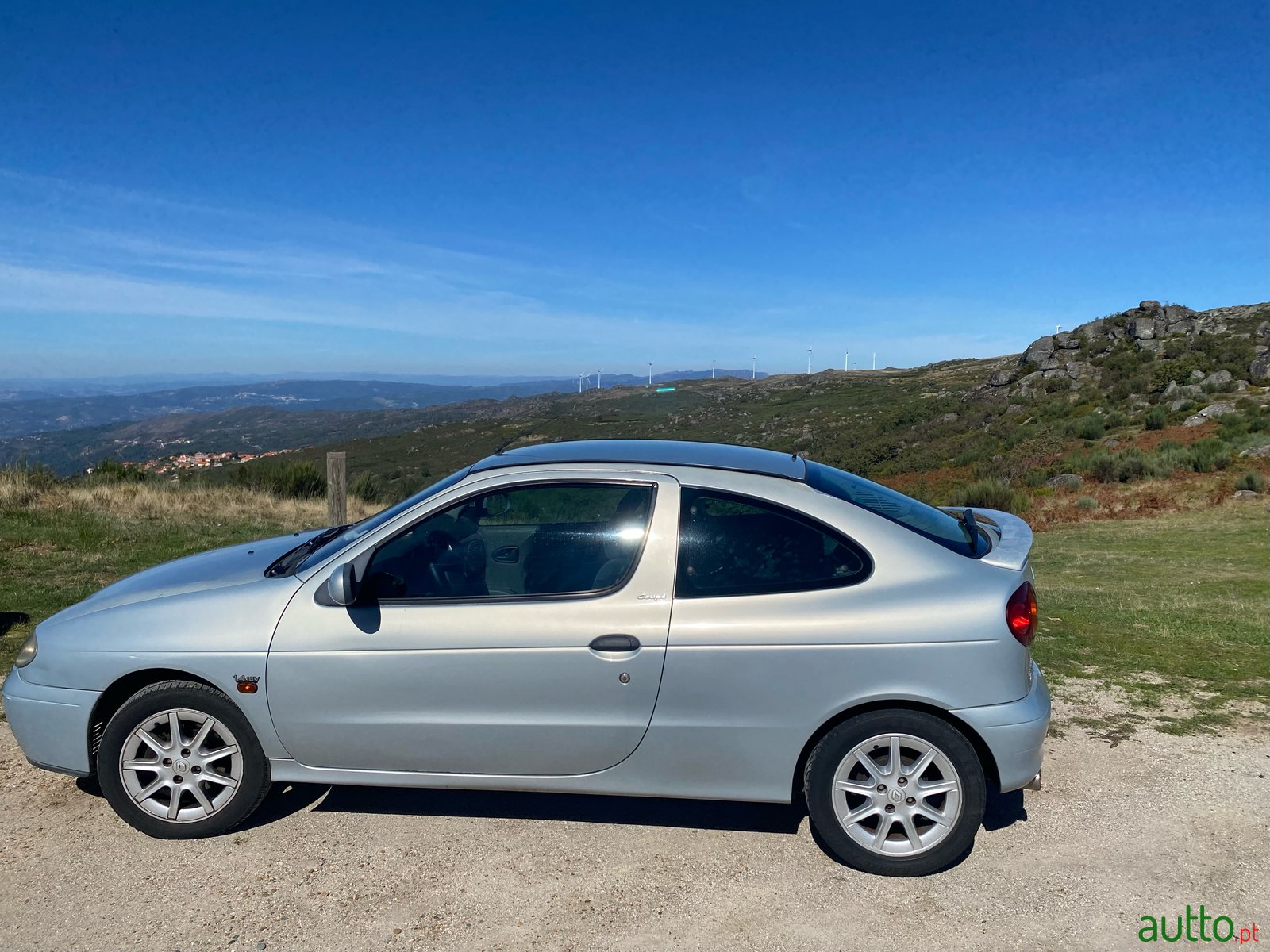 1999' Renault Megane photo #1