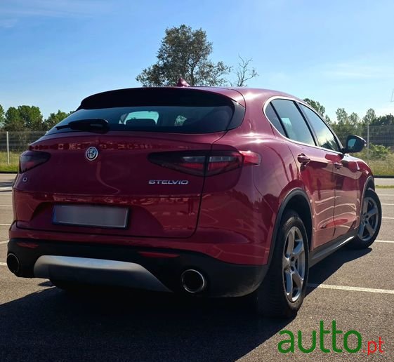 2017' Alfa Romeo Stelvio photo #6