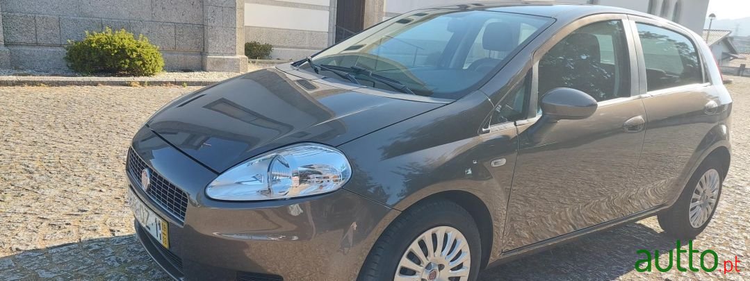 2009' Fiat Grande Punto photo #2