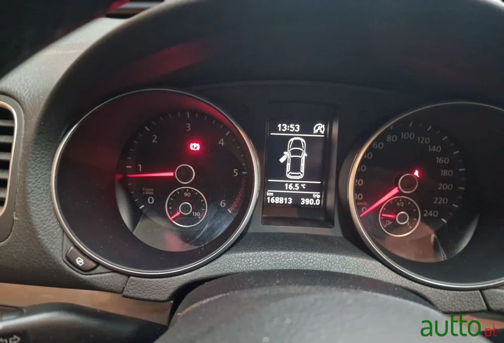 2011' Volkswagen Golf photo #6