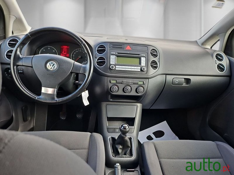 2009' Volkswagen Golf Plus photo #2