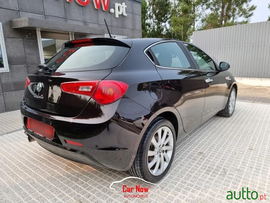 2013' Alfa Romeo Giulietta photo #6