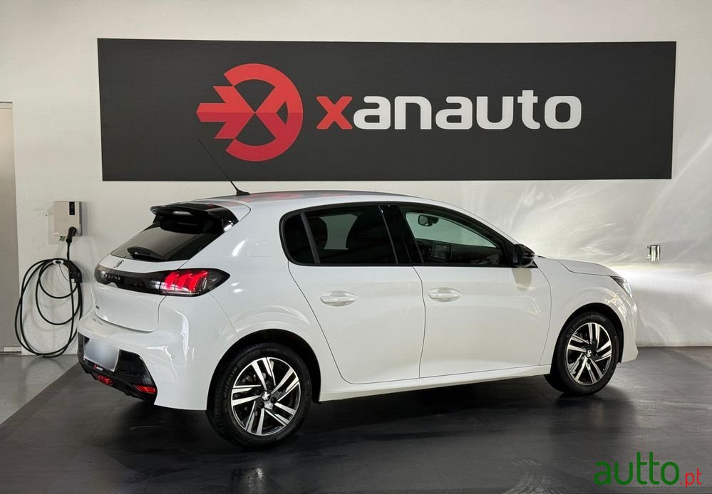 2022' Peugeot 208 photo #2