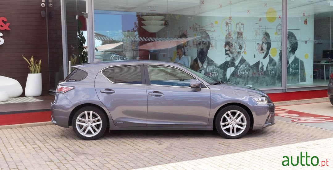 2017' Lexus Ct-200H photo #5