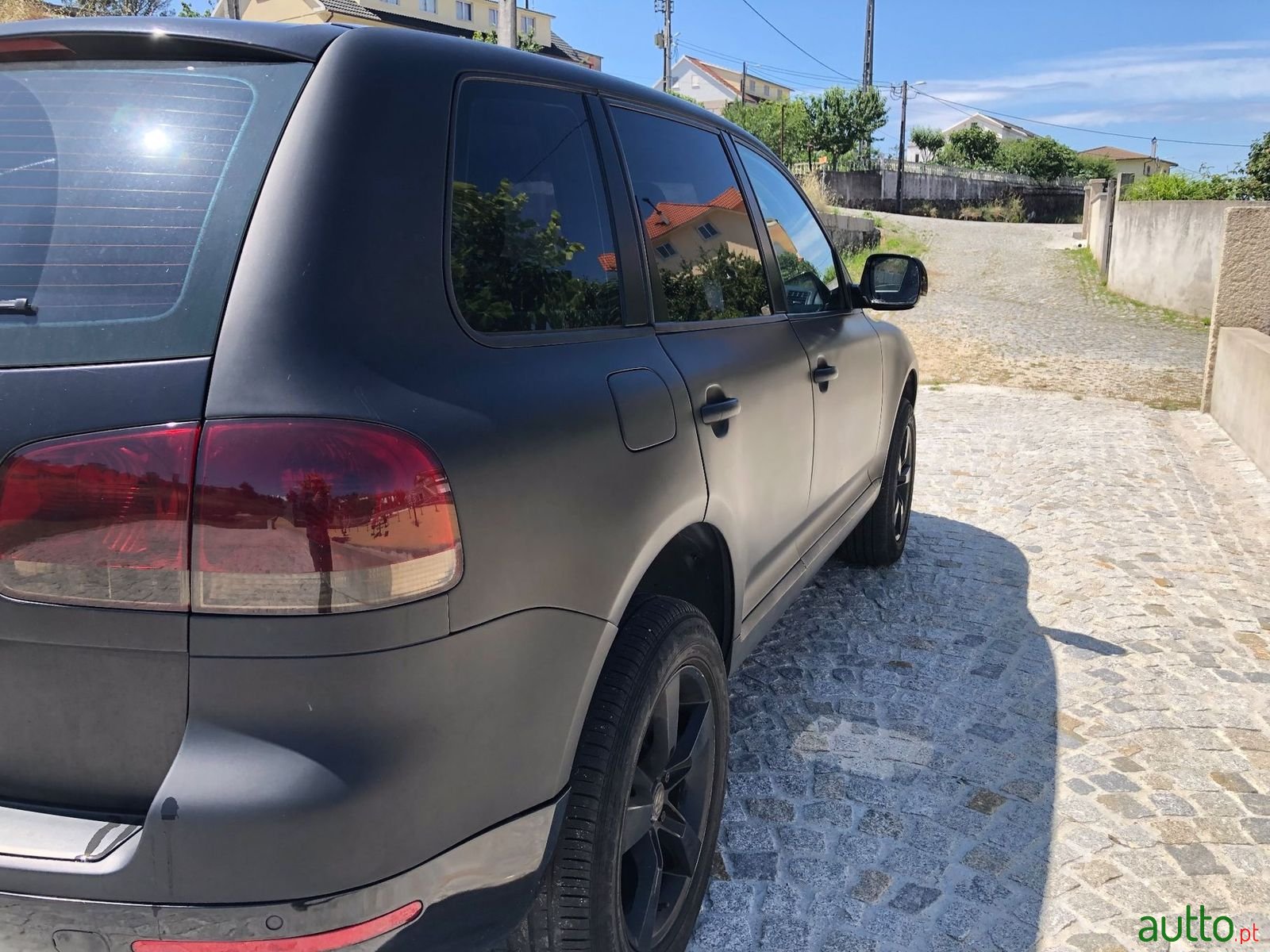 2004' Volkswagen Touareg photo #2