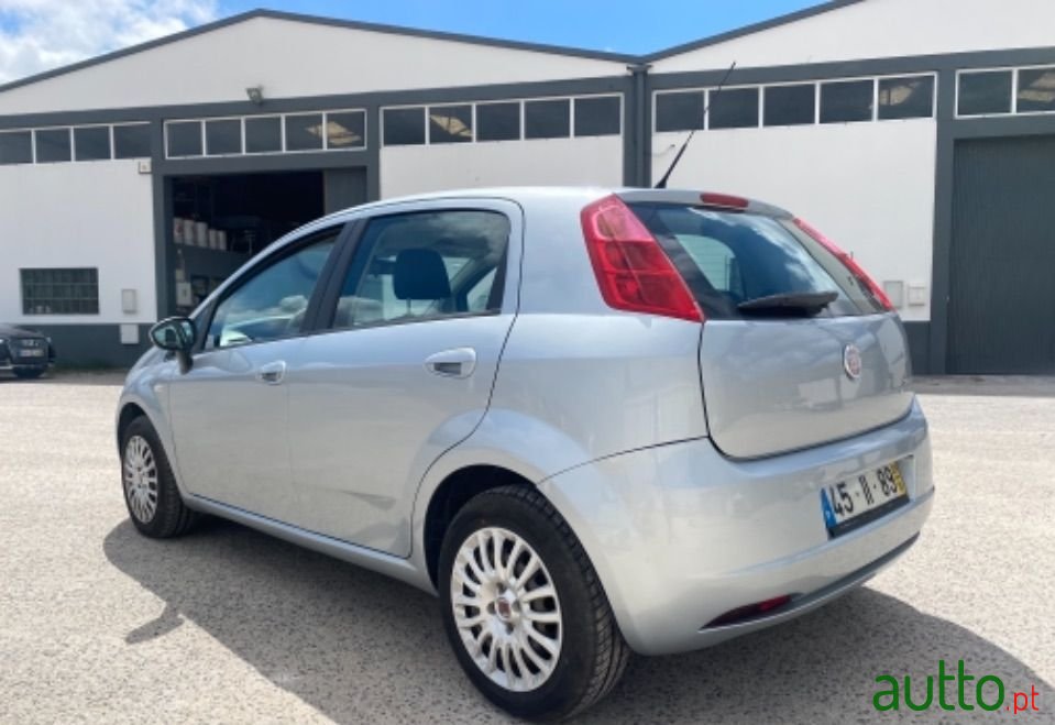 2009' Fiat Grande Punto photo #3