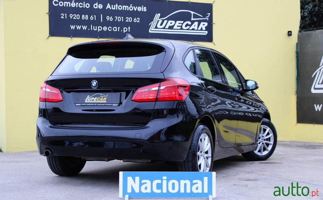 2017' BMW 216 Active Tourer photo #2