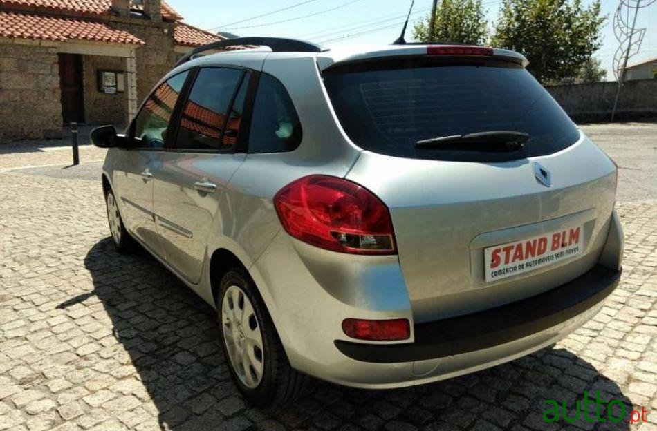 2011' Renault Clio Break photo #2