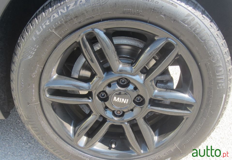 2013' MINI Cooper photo #5