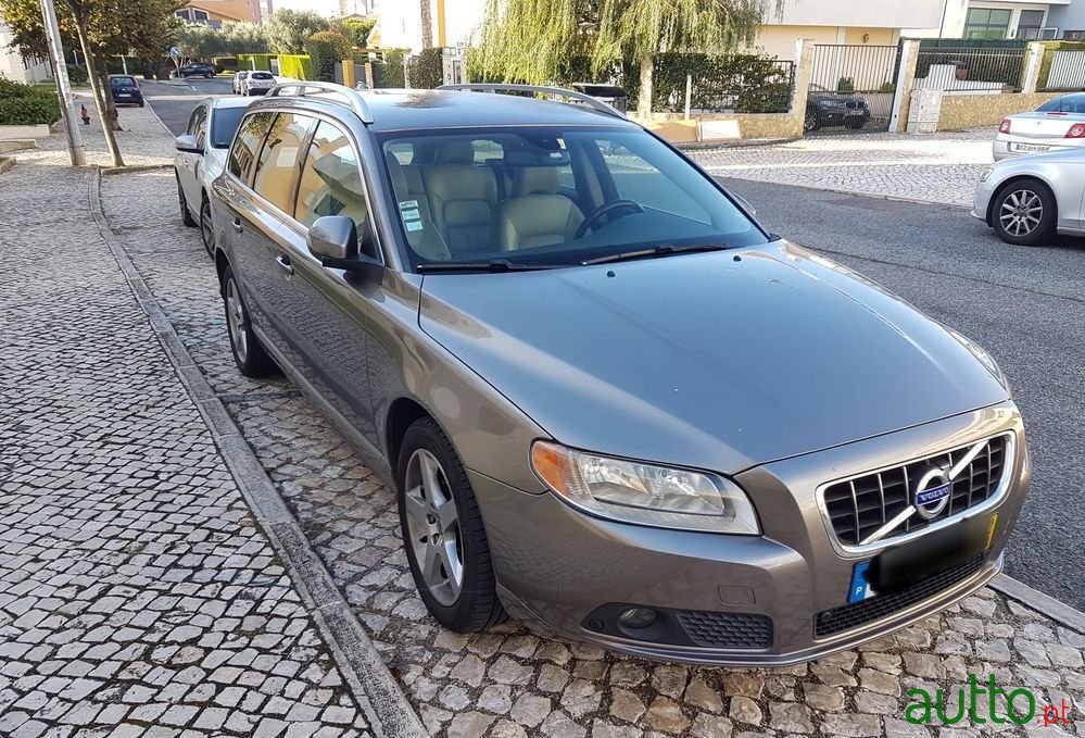 2009' Volvo V70 2.0 D Momentum photo #2