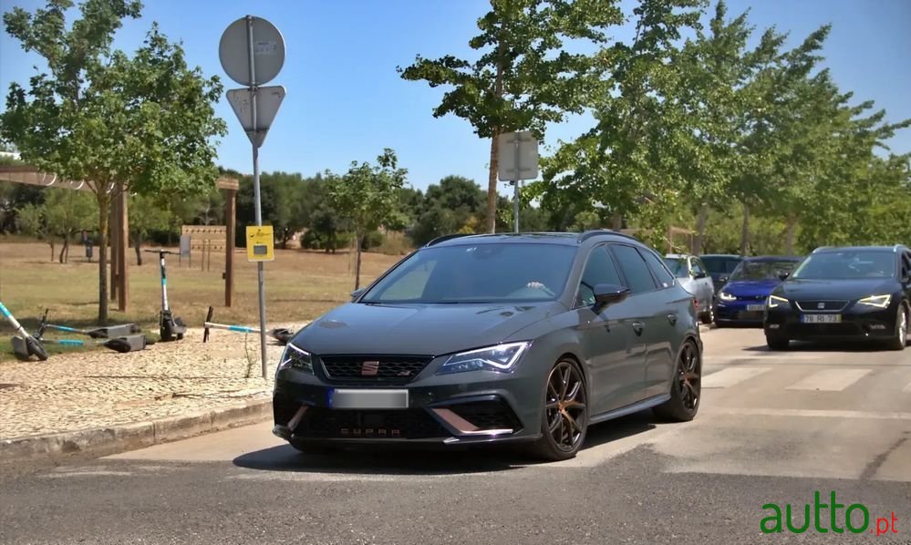 2020' SEAT Leon St photo #3