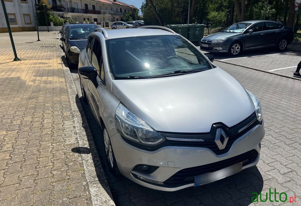 2019' Renault Clio photo #2