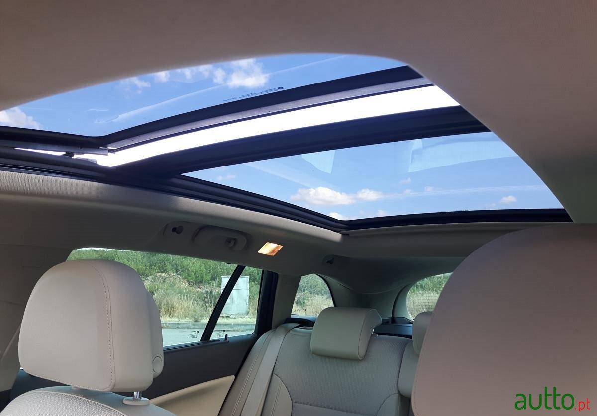 2011' Opel Insignia Sports Tourer 2.0 photo #6