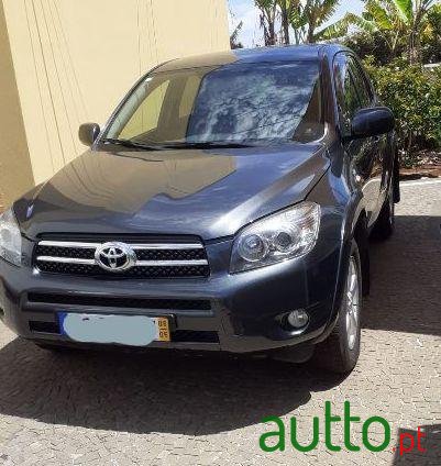 2006' Toyota RAV4 photo #2