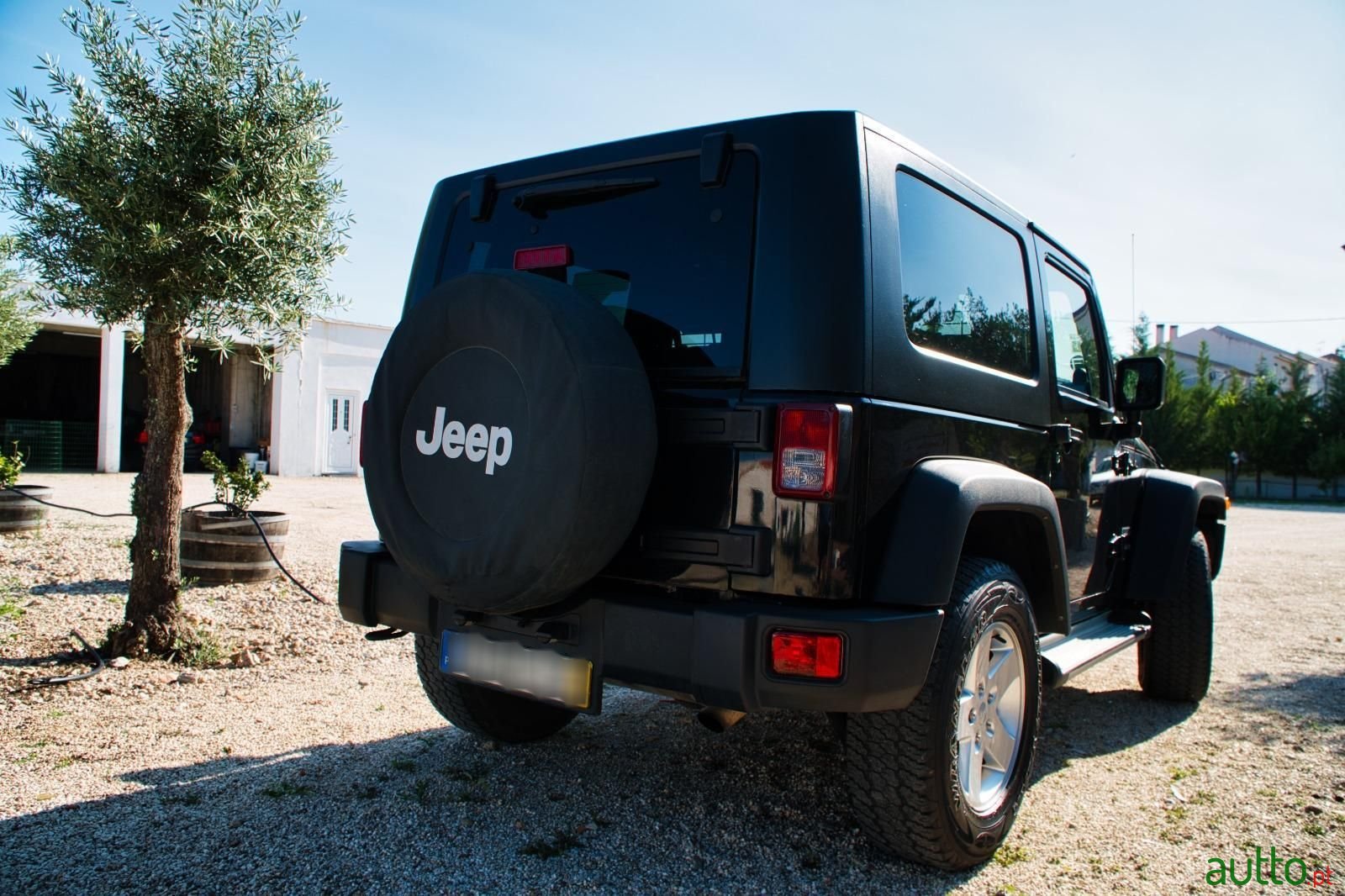 2011' Jeep Wrangler photo #2