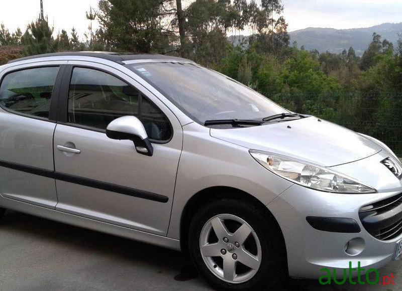 2006' Peugeot 207 Sport photo #2