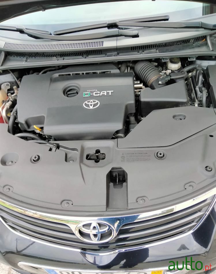 2010' Toyota Avensis photo #4