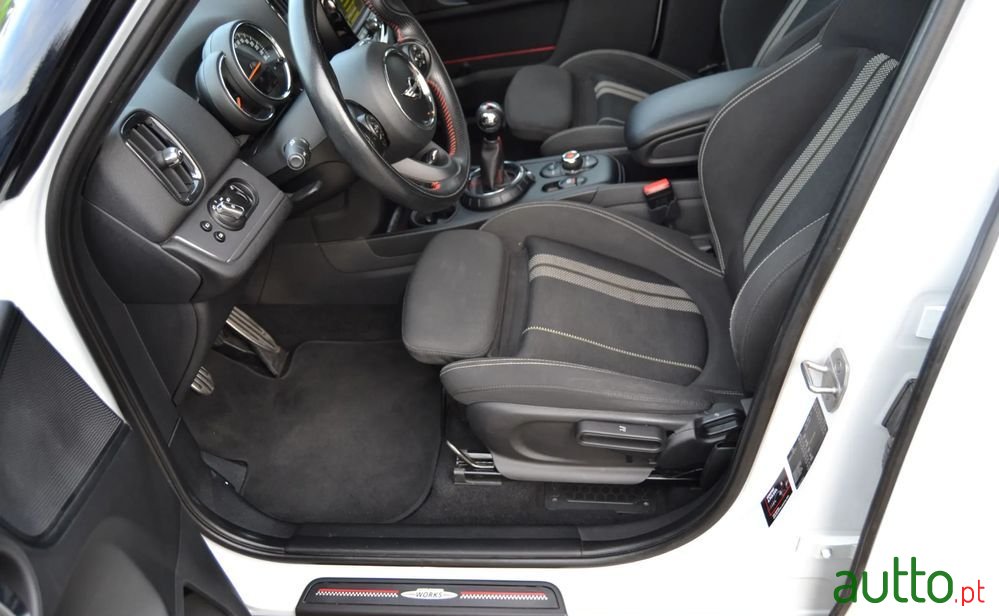 2017' MINI Countryman Cooper D photo #6