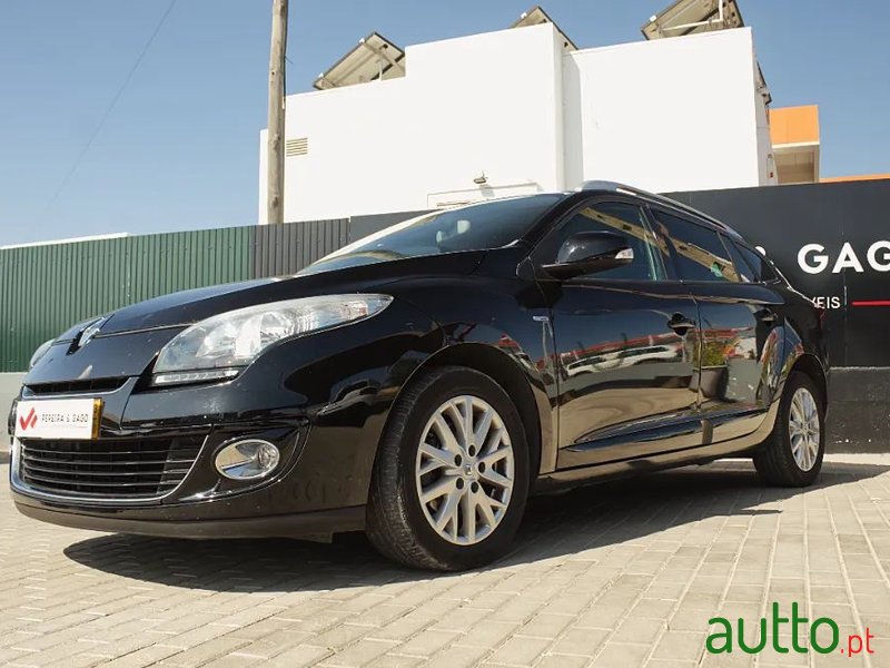 2013' Renault Megane Sport Tourer photo #3