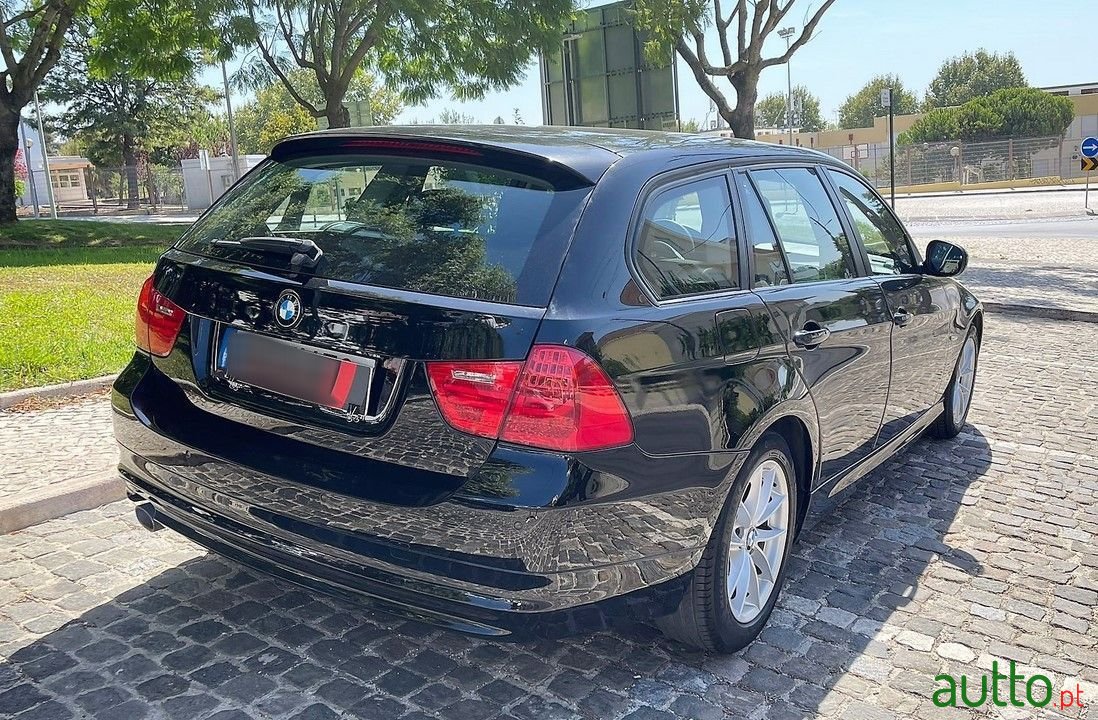 2010' BMW 318 photo #2