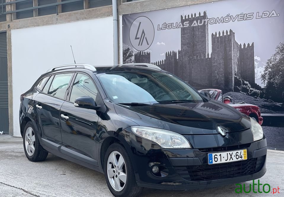 2010' Renault Megane Sport Tourer photo #1