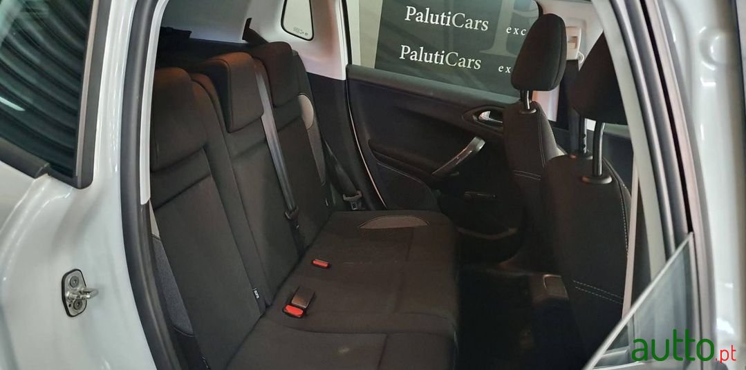 2017' Peugeot 2008 photo #5