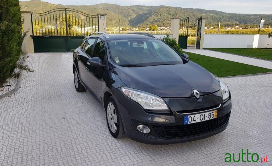 2013' Renault Megane Sport Tourer photo #4