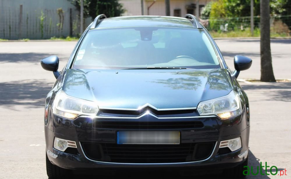 2010' Citroen C5 Tourer photo #2