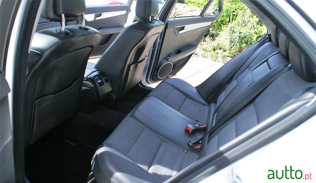 2009' Mercedes-Benz C-180 photo #2