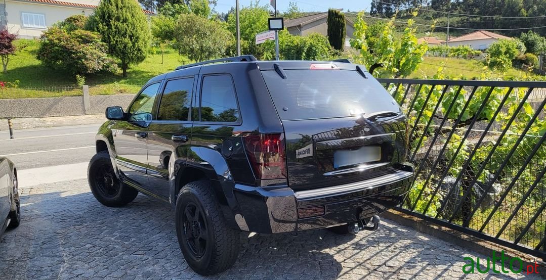 2005' Jeep Grand Cherokee photo #3
