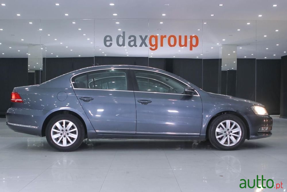 2013' Volkswagen Passat photo #2