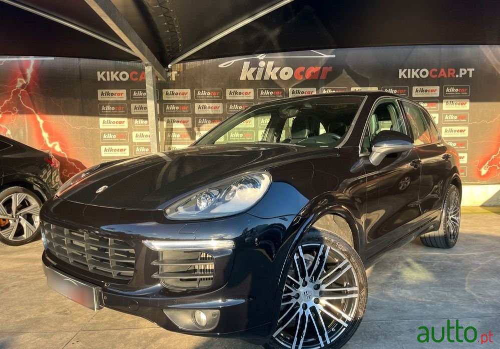 2015' Porsche Cayenne Standard photo #1