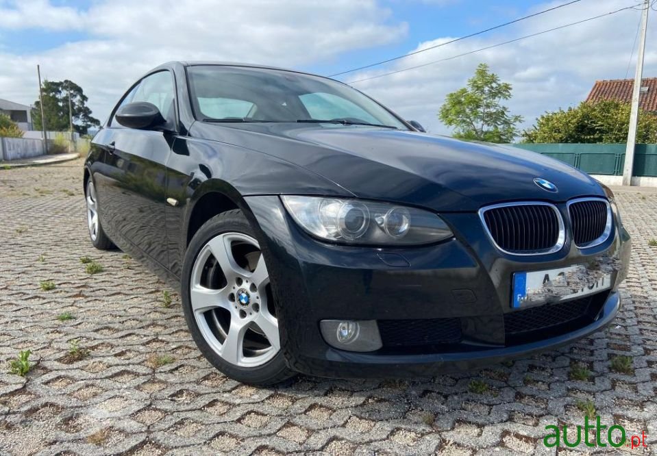 2008' BMW 320 photo #1