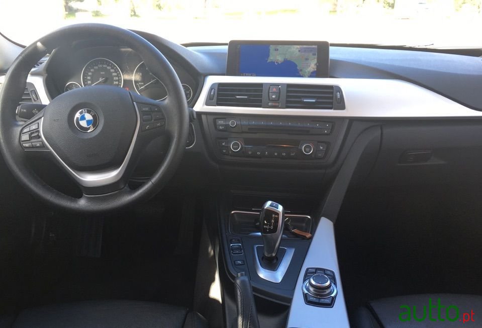 2012' BMW 320 Sport photo #5