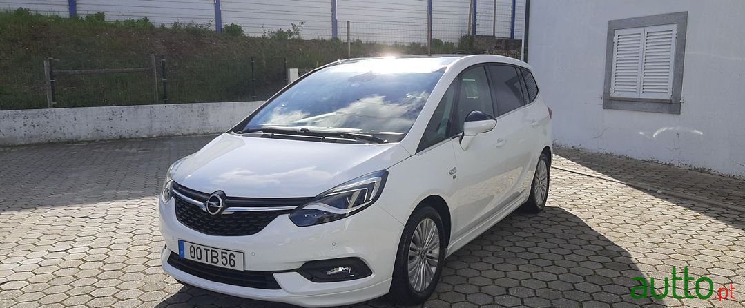 2017' Opel Zafira photo #1